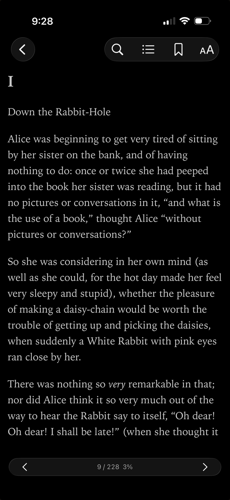 Reading Alice’s Adventures in Wonderland in Page Turns mode, with the page counter reading 9 of 228